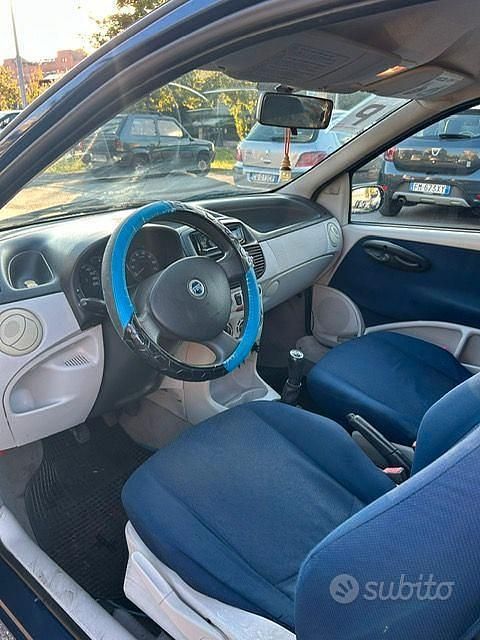 Usata Fiat Punto 69 CV (50 kW) 2003 Blu Utilitaria