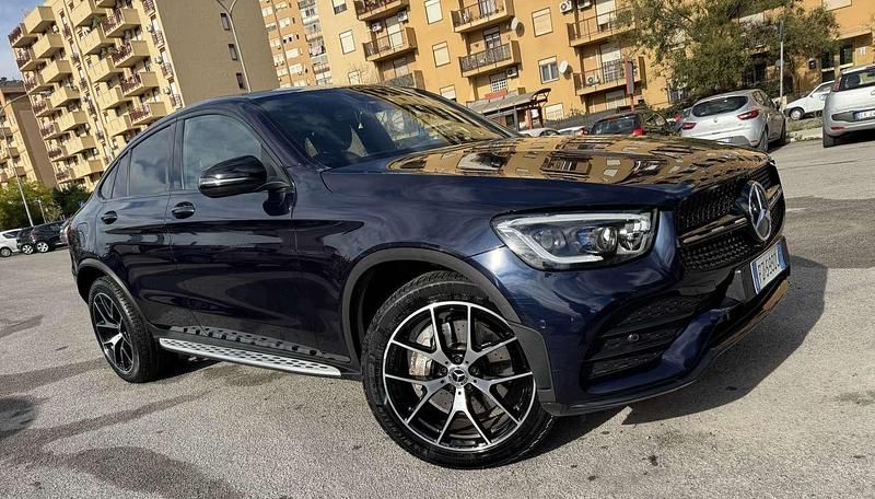Usata Mercedes GLC300 Premium Plus 245 CV (180 kW) 2020 Blu/azzurro Coupé