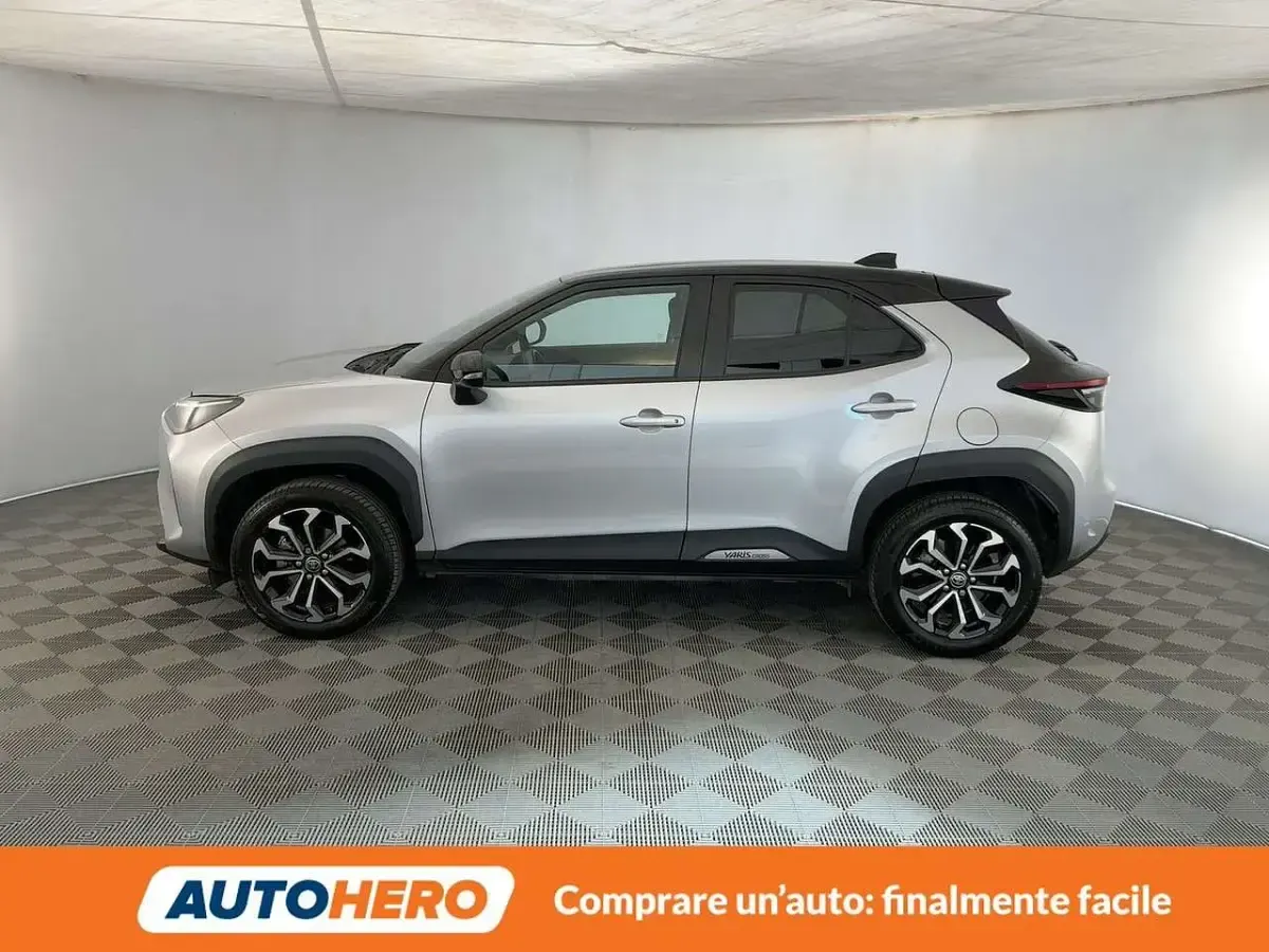 Usata Toyota Yaris Hybrid Trend 116 CV (85 kW) 2022 Grigio SUV