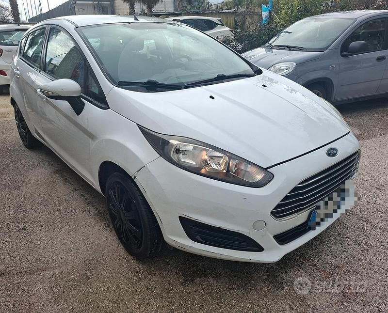 Usata Ford Fiesta Titanium 92 CV (67 kW) 2013 Bianco Utilitaria