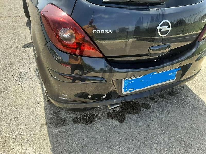 Usata Opel Corsa Edition 95 CV (69 kW) 2012 Nero Utilitaria