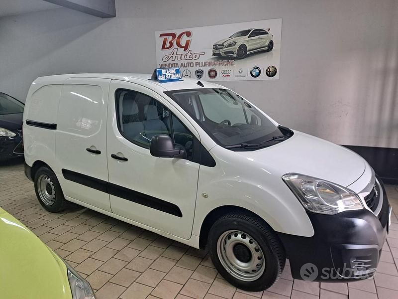 Bianco Usata 2016 Peugeot Partner Monovolume | 6999 € (Buon prezzo) - Immagine 1/4
