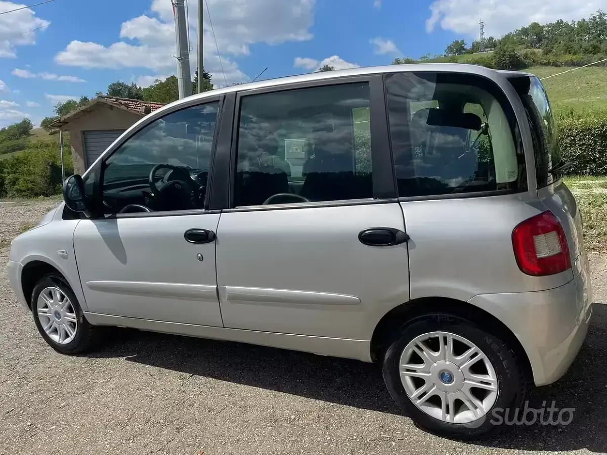 Usata Fiat Multipla 103 CV (75 kW) 2006 Grigio Monovolume