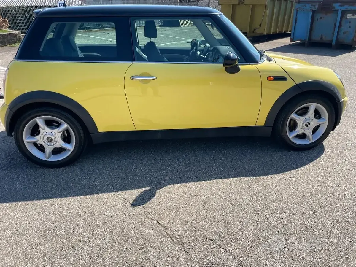 Usata Mini Cooper 116 CV (85 kW) 2002 Giallo Utilitaria