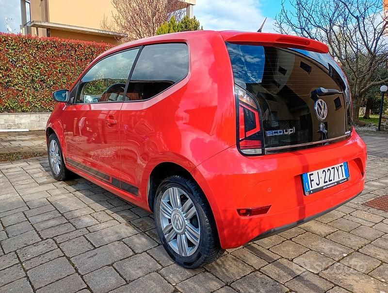 Usata VW up! 68 CV (50 kW) 2017 Rosso Utilitaria