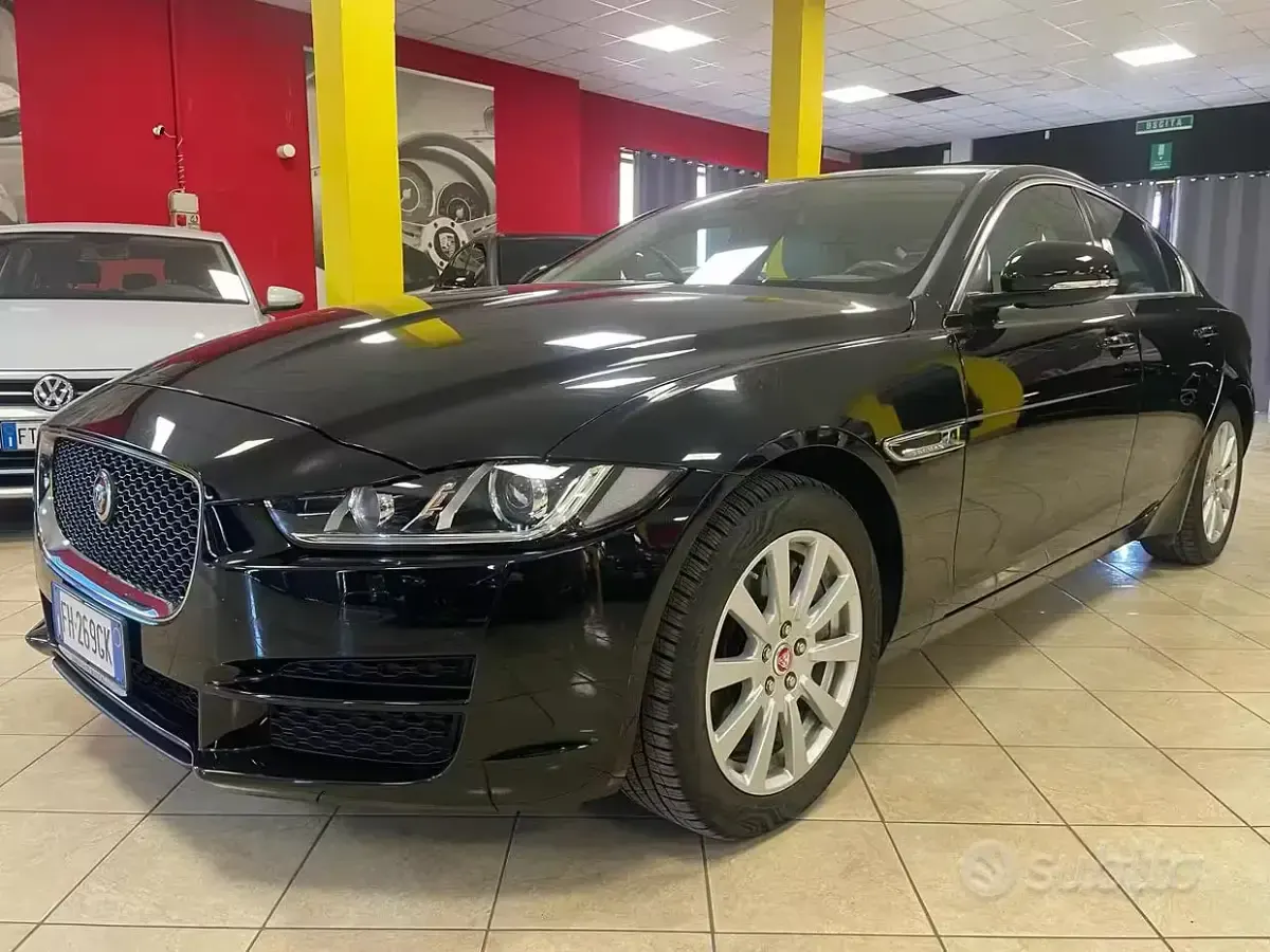Usata Jaguar XE 179 CV (131 kW) 2017 Nero Berlina