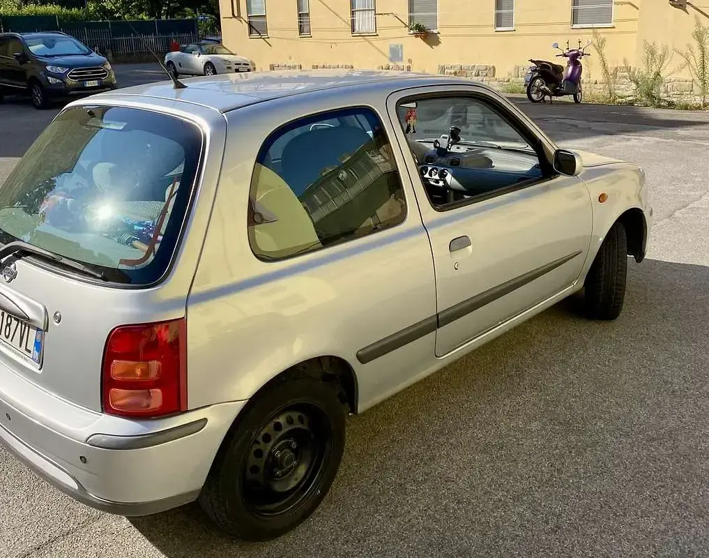 Usata Nissan Micra 82 CV (60 kW) 2001 Grigio Utilitaria