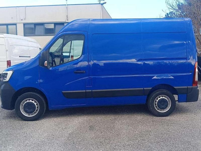 Usata Renault Master 136 CV (100 kW) 2023 Blu/azzurro Monovolume