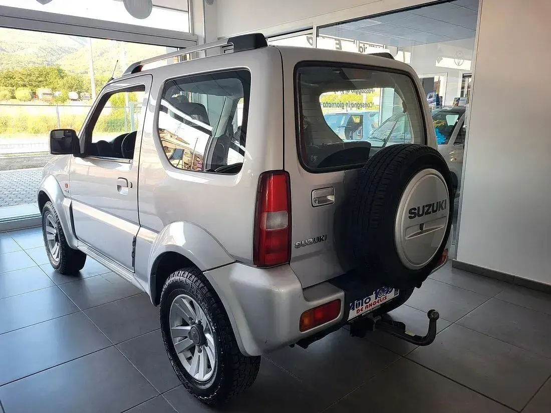 Usata Suzuki Jimny 86 CV (63 kW) 2009 Argento SUV