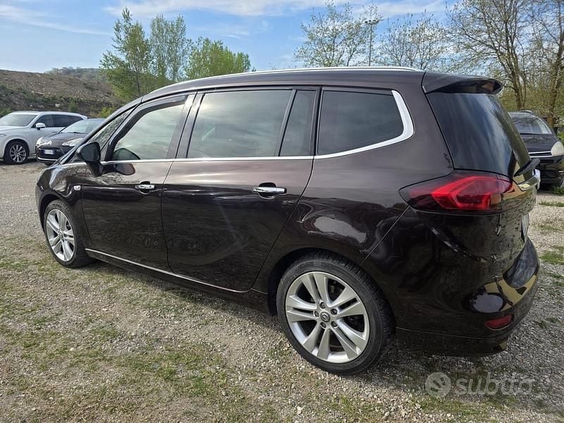 Usata Opel Zafira Tourer Cosmo 131 CV (96 kW) 2012 Marrone Monovolume