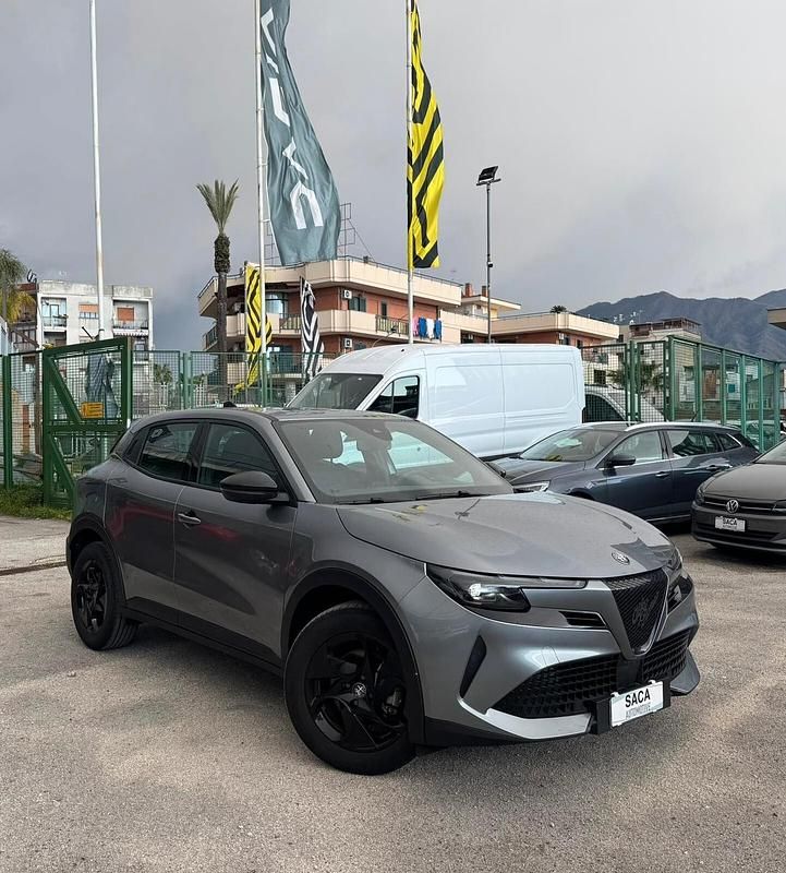 Usata Alfa Romeo Junior Edizione Speciale 136 CV (100 kW) 2025 Grigio SUV