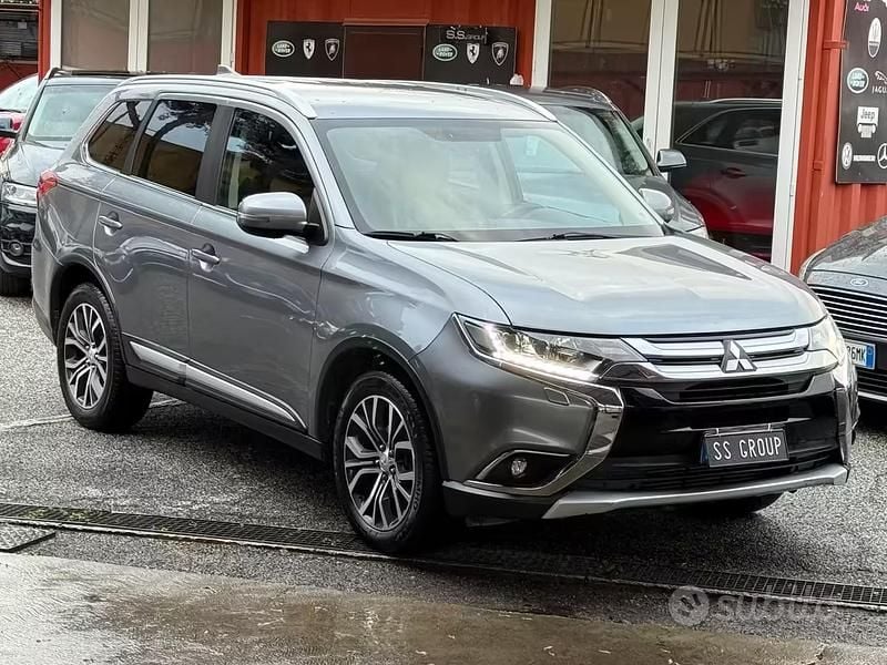 Usata Mitsubishi Outlander Instyle 150 CV (110 kW) 2018 Grigio SUV