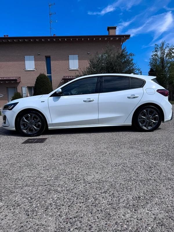 Usata Ford Focus ST 120 CV (88 kW) 2023 Bianco Berlina