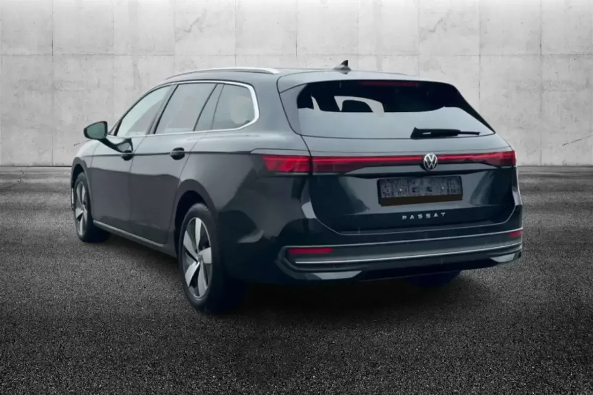 Usata VW Passat Business 150 CV (110 kW) 2025 Nero Station wagon