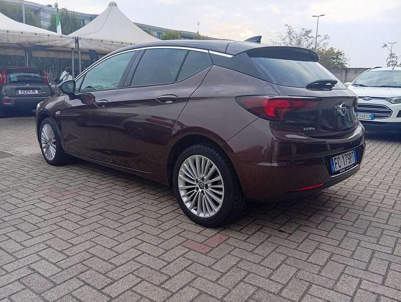 Nero Usata 2016 Opel Astra Innovation Tre volumi | 8990 € (Buon prezzo) - Immagine 1/4