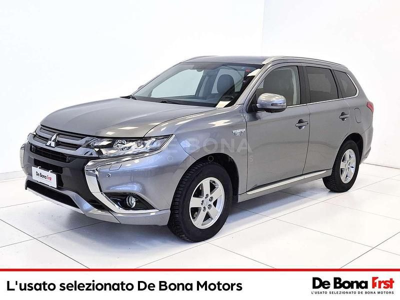 Usata Mitsubishi Outlander P-HEV Instyle 203 CV (149 kW) 2016 Grigio SUV