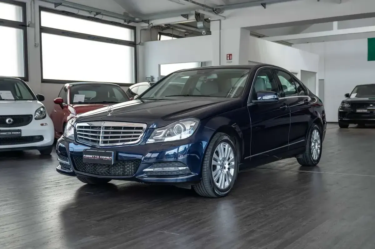 Usata Mercedes C200 Elegance 184 CV (135 kW) 2012 Blu/azzurro Berlina