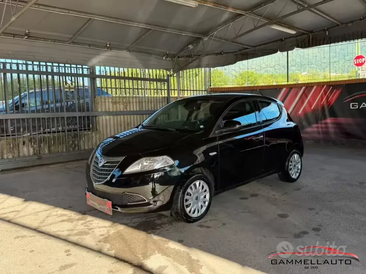 Usata Lancia Ypsilon Silver 69 CV (50 kW) 2013 Nero Utilitaria