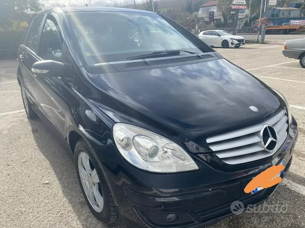 Usata Mercedes B180 109 CV (80 kW) 2008 Nero Monovolume