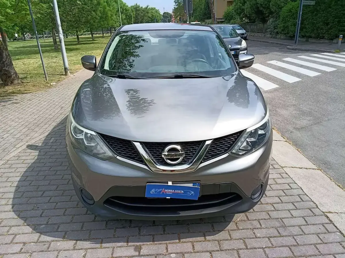 Usata Nissan Qashqai Acenta 116 CV (85 kW) 2015 Grigio SUV