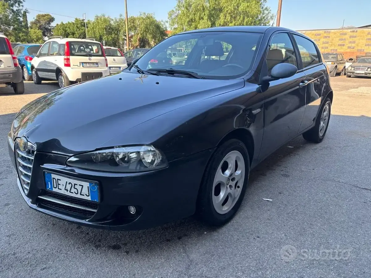 Usata Alfa Romeo 147 Exclusive 120 CV (88 kW) 2007 Nero Utilitaria