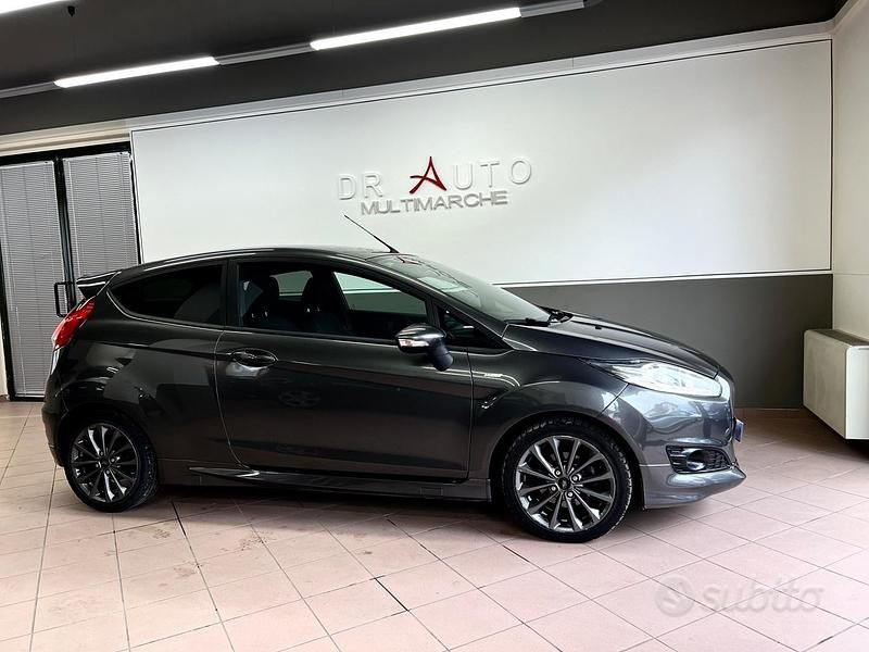 Usata Ford Fiesta ST-Line 75 CV (55 kW) 2017 Grigio Berlina