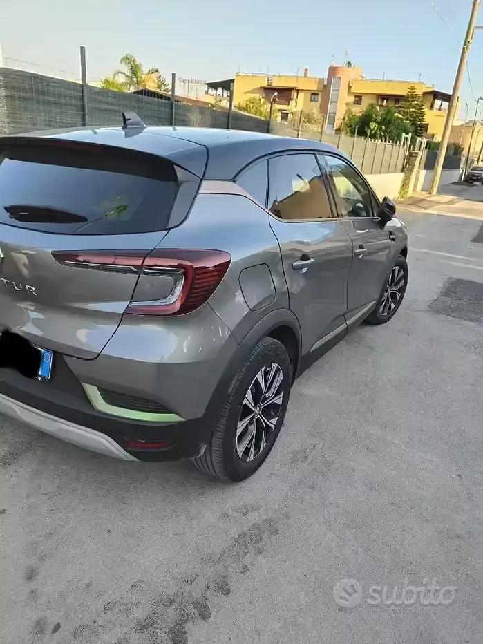 Usata Renault Captur Techno 101 CV (74 kW) 2024 Grigio SUV