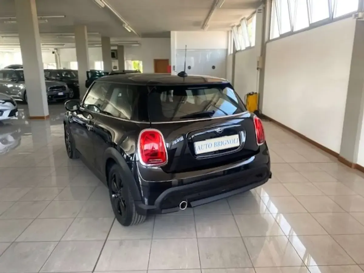 Usata Mini Cooper Classic 136 CV (100 kW) 2022 Nero Utilitaria