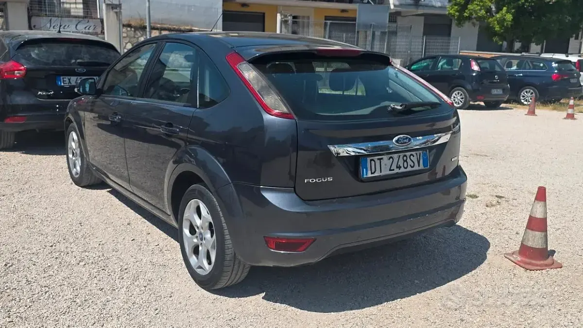 Usata Ford Focus 110 CV (80 kW) 2009 Grigio Berlina