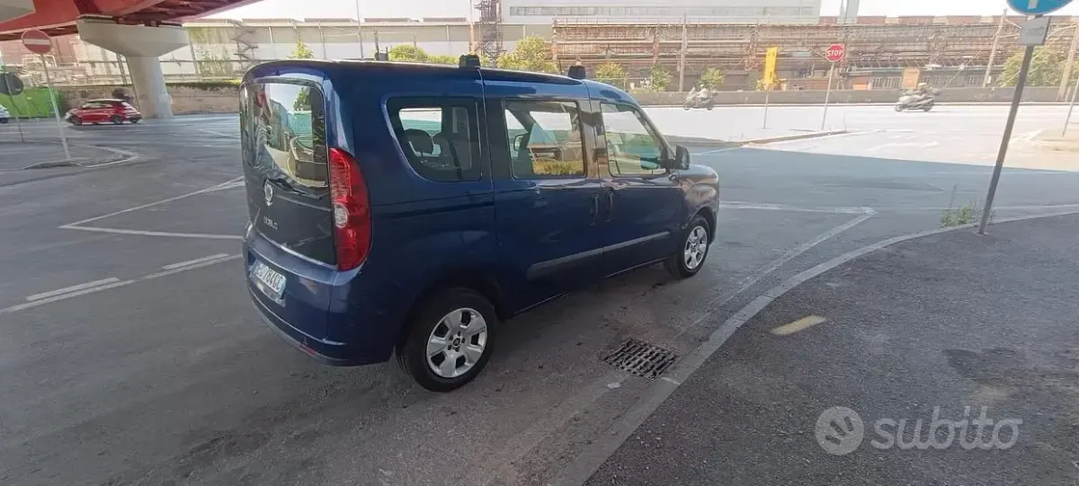 Usata Fiat Doblò 90 CV (66 kW) 2010 Bluazzurro Monovolume