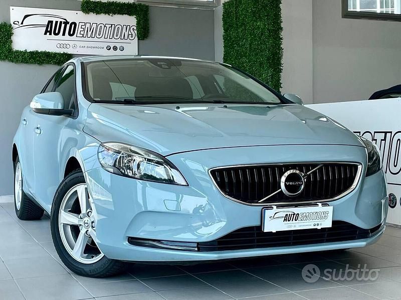 Blu Usata 2017 Volvo V40 Station wagon | 9950 € (Ottimo prezzo) - Immagine 1/4