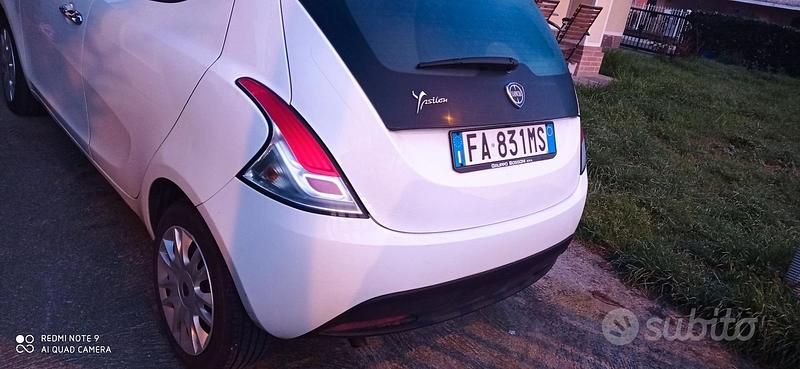 Usata Lancia Ypsilon Silver 95 CV (69 kW) 2015 Bianco Utilitaria