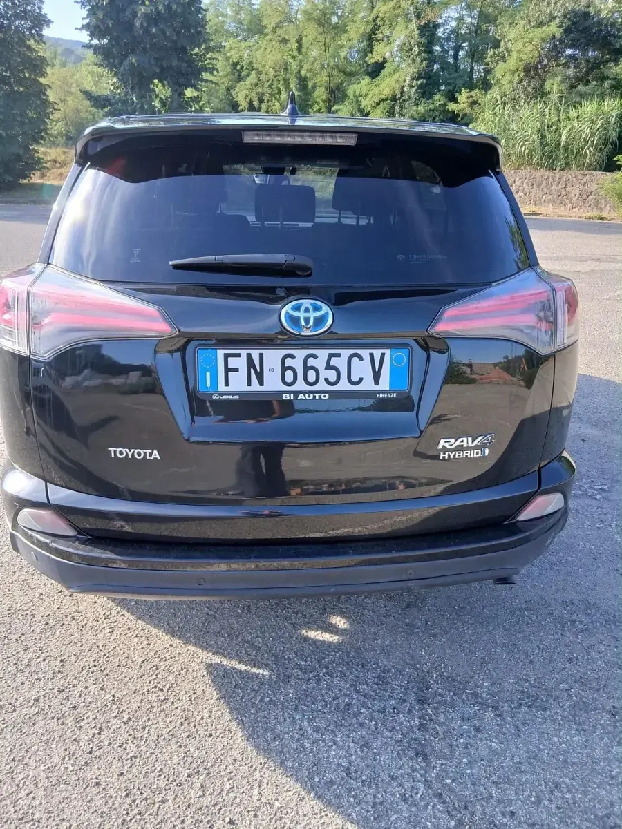 Usata Toyota RAV4 Hybrid Style 154 CV (113 kW) 2018 Nero SUV