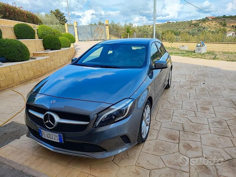 Usata Mercedes A180 2017 Grigio Berlina