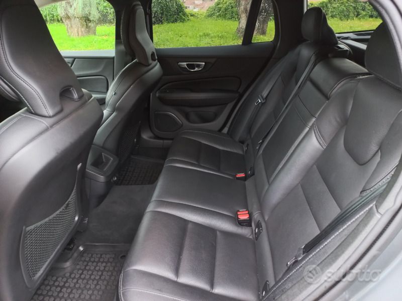 Usata Volvo V60 CC Business Edition 190 CV (139 kW) 2019 Grigio Station wagon