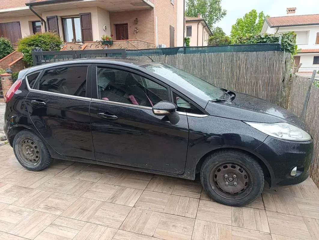 Usata Ford Fiesta Titanium 68 CV (50 kW) 2011 Berlina