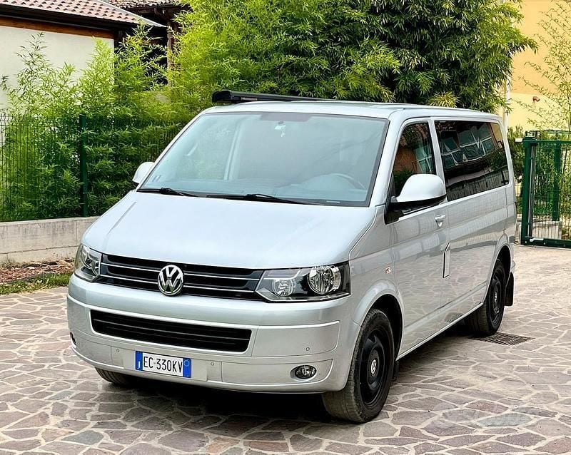 Argento Usata 2010 VW T5 Comfortline Furgone | 23.000 € (Buon prezzo) - Immagine 1/4