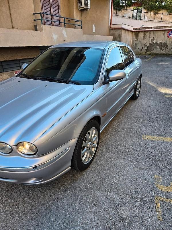Usata Jaguar X-type 196 CV (144 kW) 2001 Grigio Berlina
