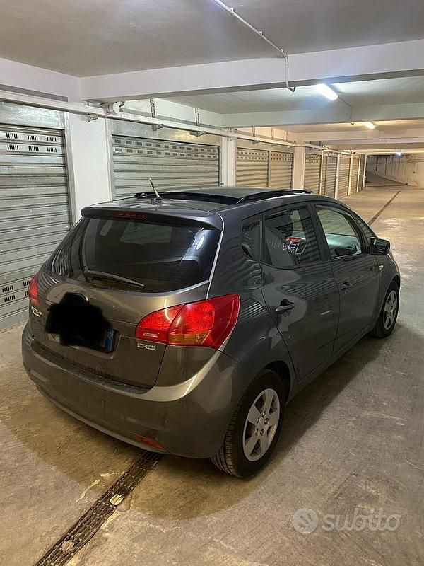 Usata Kia Venga 90 CV (66 kW) 2011 Grigio Utilitaria