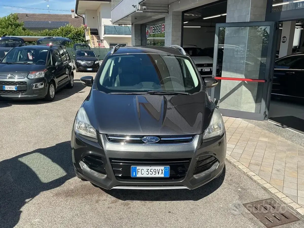 Usata Ford Kuga 150 CV (110 kW) 2016 Grigio SUV