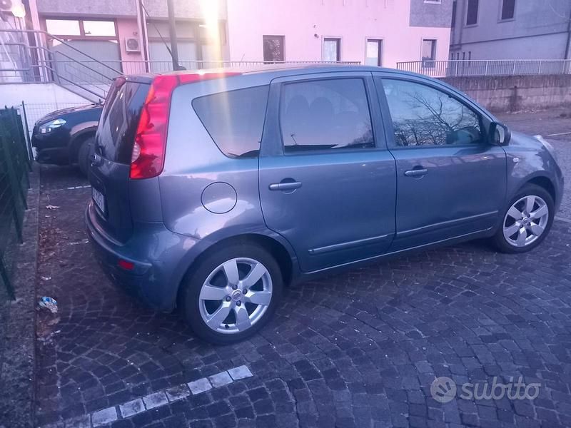 Usata Nissan Note 88 CV (64 kW) 2007 Grigio Utilitaria