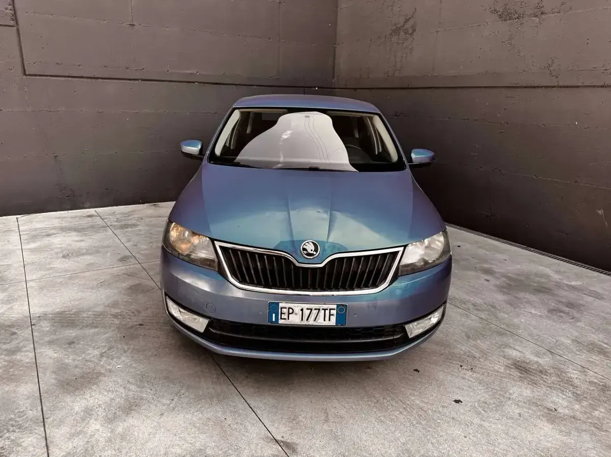Usata Skoda Rapid Active 86 CV (63 kW) 2013 Blu/azzurro Utilitaria