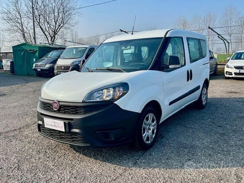 Usata Fiat Doblò S 105 CV (77 kW) 2021 Bianco Monovolume