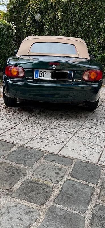 Usata Mazda MX5 110 CV (80 kW) 2000 Verde Cabrio