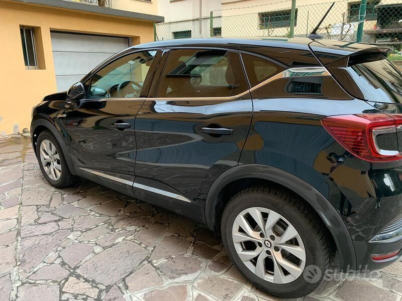 Usata Renault Captur 101 CV (74 kW) 2021 Nero SUV