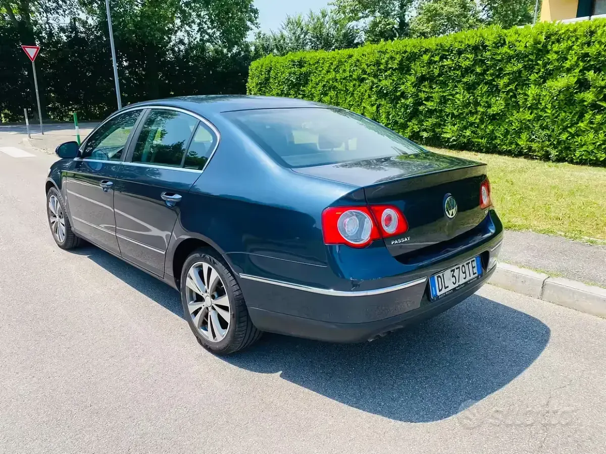 Usata VW Passat Comfortline 105 CV (77 kW) 2007 Blu Berlina