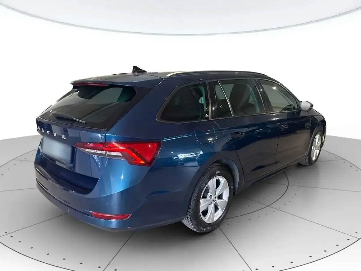 Usata Skoda Octavia Executive 150 CV (110 kW) 2022 Blu Station wagon