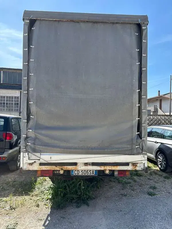 Usata Iveco Daily 122 CV (89 kW) 2003 Bianco Utilitaria