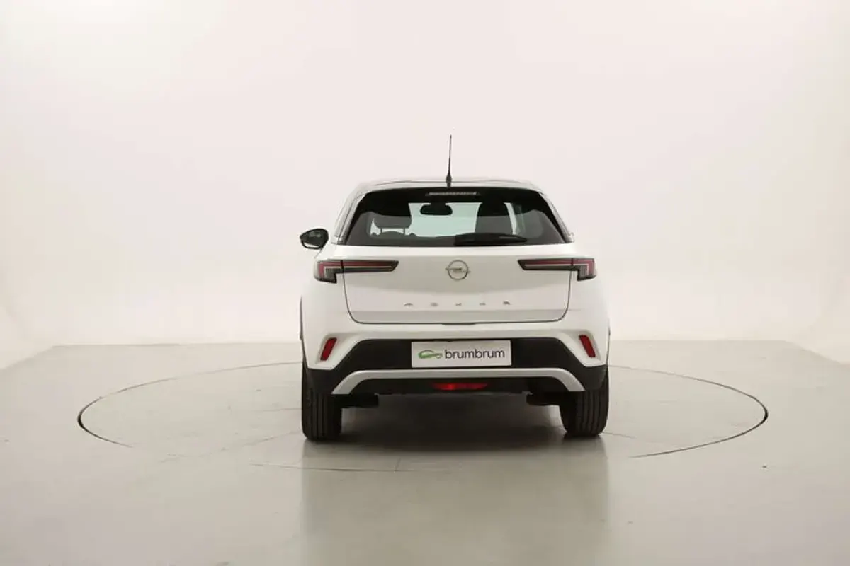 Usata Opel Mokka Elegance 101 CV (74 kW) 2022 Bianco SUV