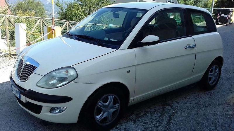 Usata Lancia Ypsilon 80 CV (58 kW) 2004 Beige Utilitaria